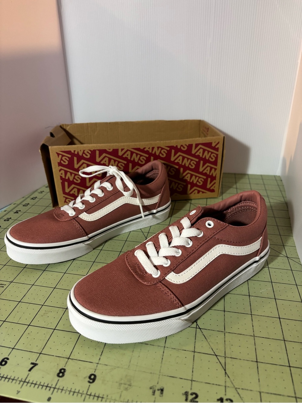 Vans Ward Canvas Sneakers Night Rose color size 3 kids NIB